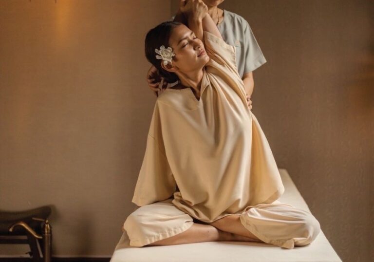 thai massage at Lux